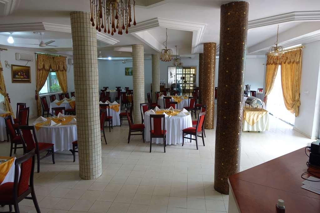 Wusum Hotel Makeni Restaurant foto