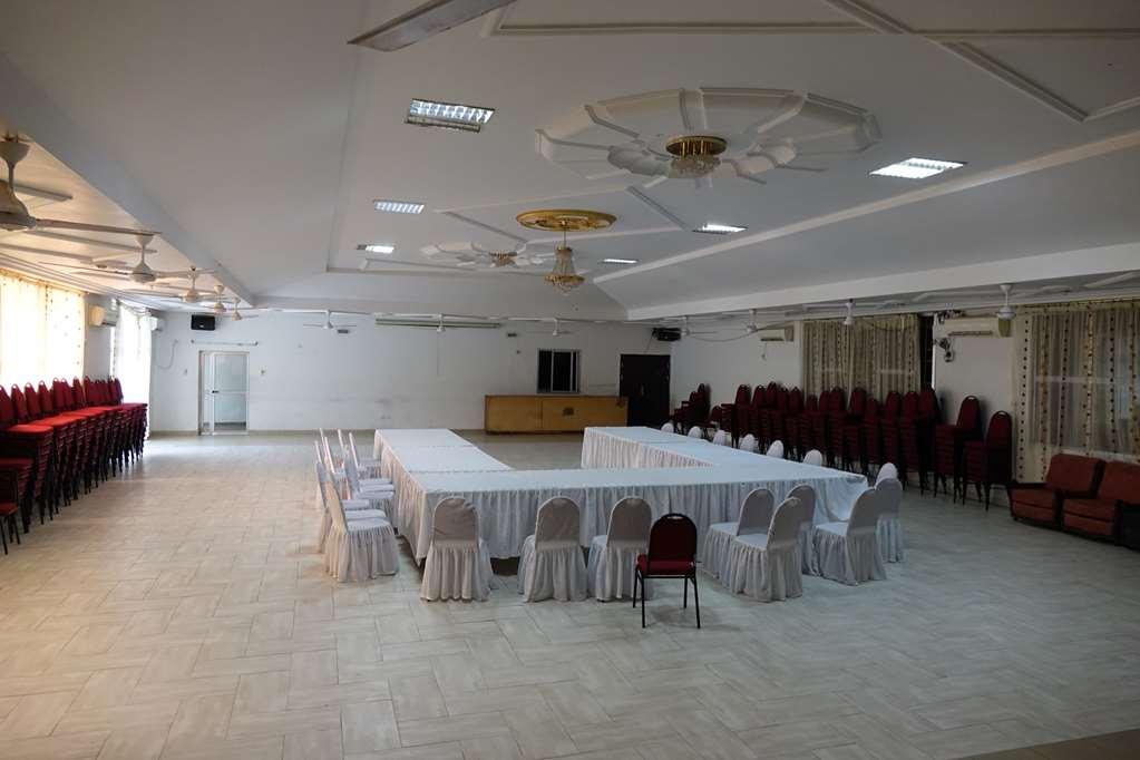 Wusum Hotel Makeni Restaurant foto